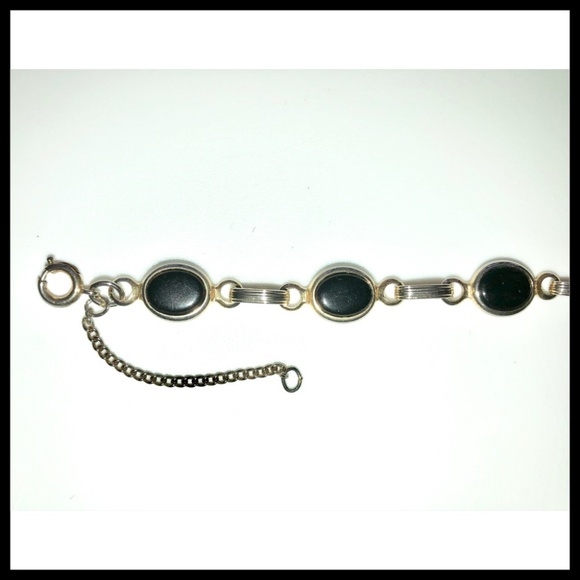 πHPπ VINTAGE Black Lucite 7 Cabochon Gold Tone Scarab Bracelet with Extender - Picture 4 of 6